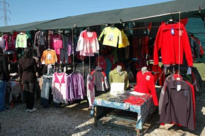 Flohmarkt in Zagreb: Kleider zu verkaufen