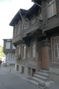 Traditionelle osmanische Holzhäuser in Istanbul
