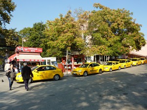 Typical Turkish city scene: Taxis