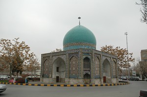 Die Gonbad-e Sabz Moschee in Mashhad