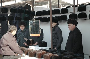 Kumtepa Bazaar: I like your hat...