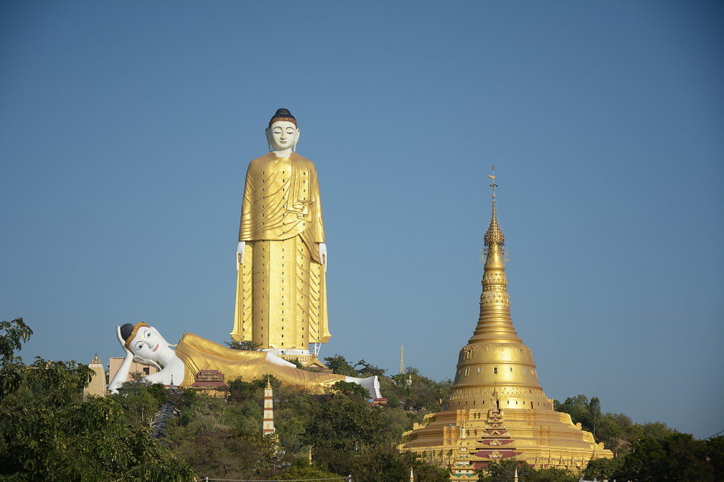 Boddhi Tataung, anscheinend der grösste stehende Buddha der Welt