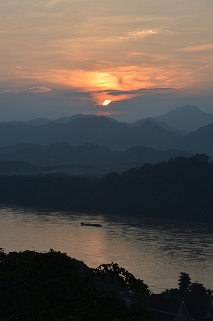 Sonnenuntergang über dem Mekong vom Phousi Hügel