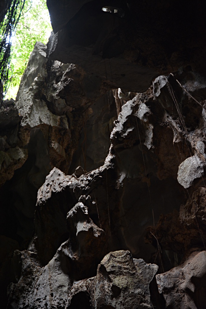 Das Innere einer der Höhlen bei Kampot